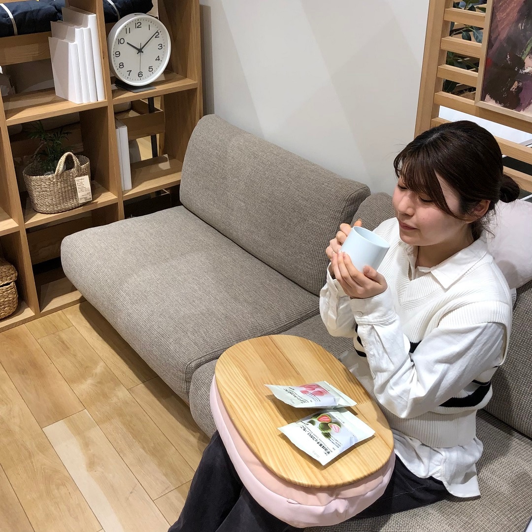 イオンモール岡山】新商品 ひざの上で使えるテーブルクッションのご